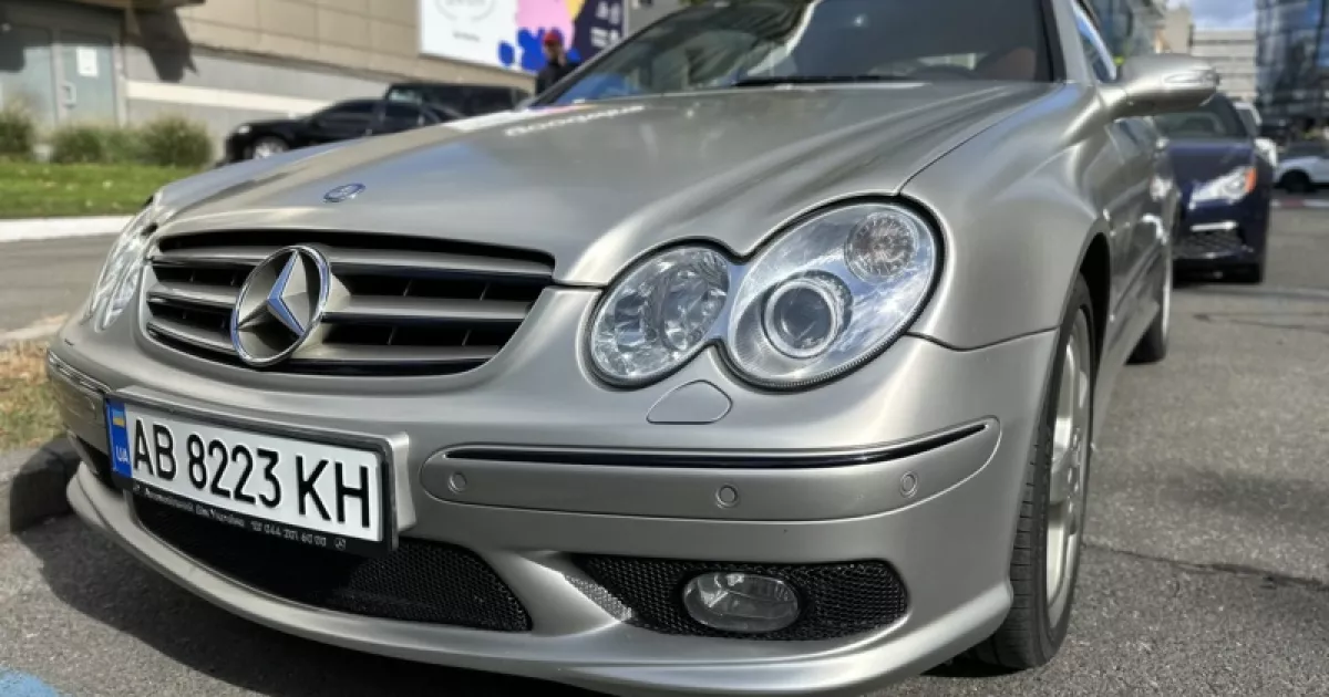 Випустили лише 11: в Україні помітили унікальний кабріолет Mercedes W124 (відео)