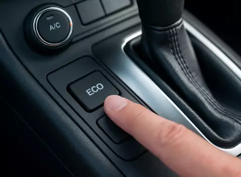 Механік показав кнопку, яка може врятувати автомобіль від капремонту