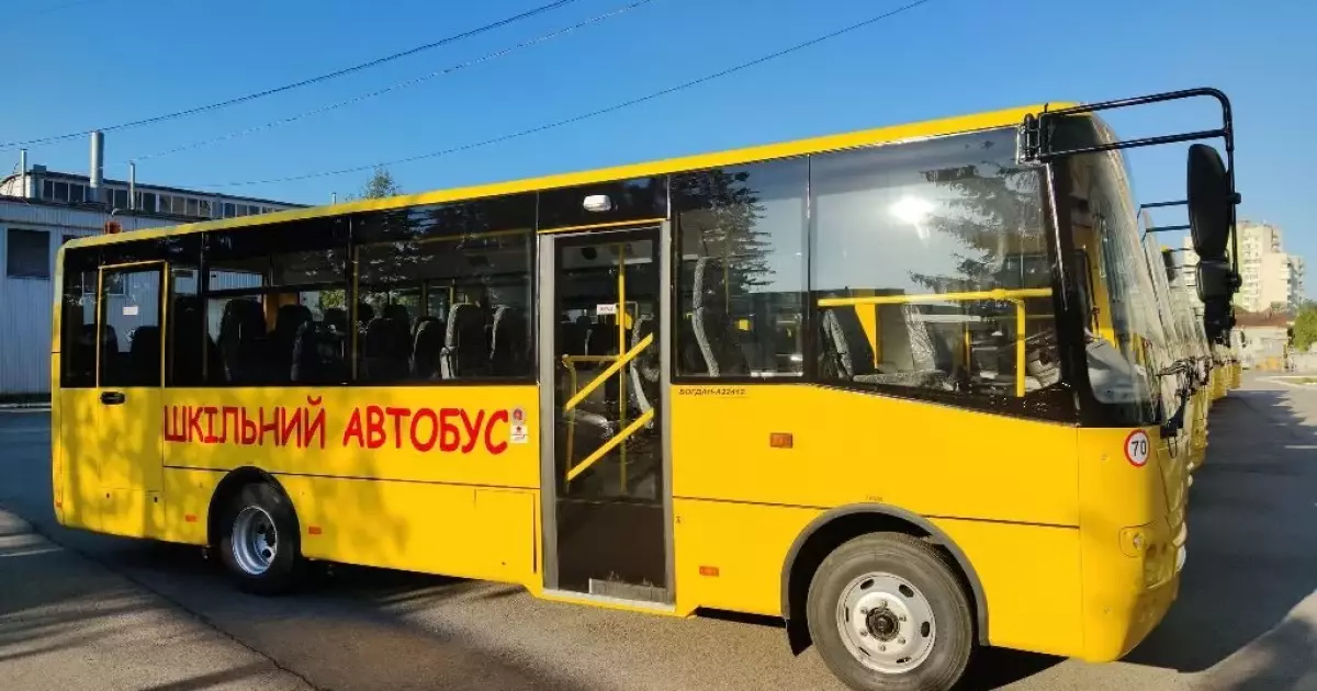 Волинські громади отримали 31 новий шкільний автобус: що відомо