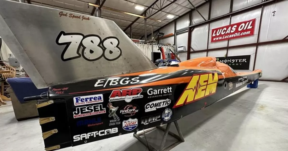 Розвивають до 800 км/год: виставили на продаж найшвидші авто й мотоцикл (фото)