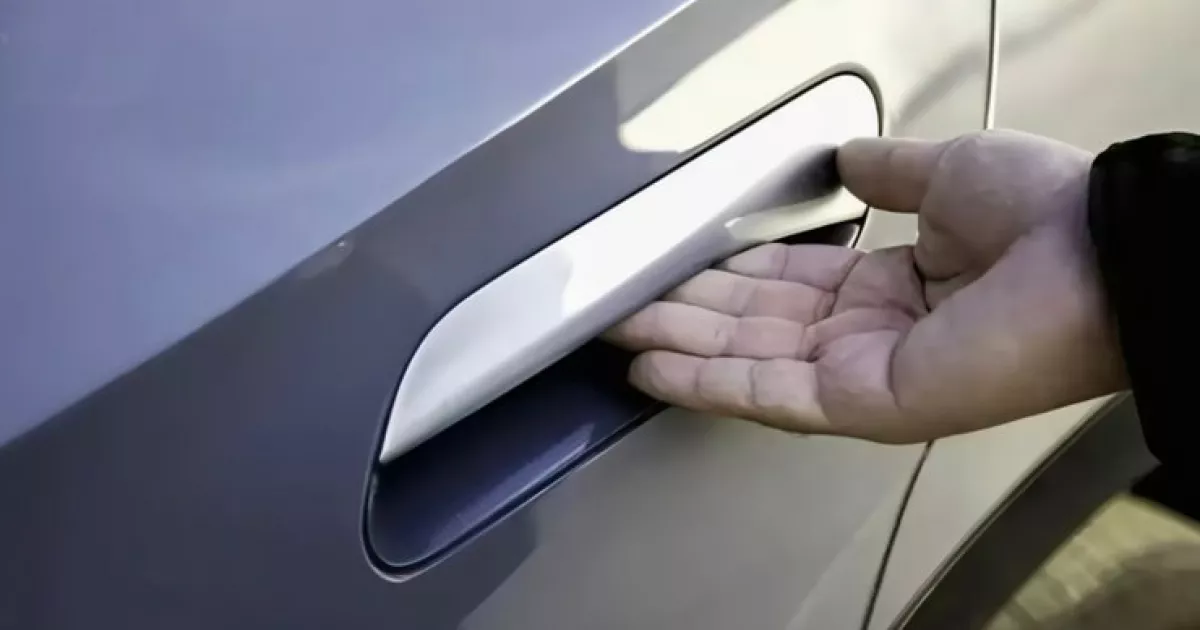 Небезпечна функція: популярна «фішка» електромобілів Tesla тепер під забороною