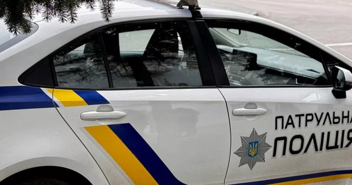 «Дно пробито»: на Оболоні при -6°С почали ямковий ремонт дороги — відео