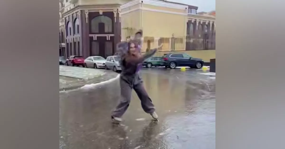 Одеситка на ковзанах влаштувала танці на зледенілій дорозі