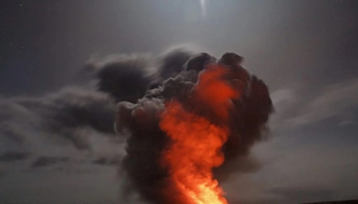 Ворог вдарив дронами по будинку в одній з областей: спалахнула пожежа, є постраждалі