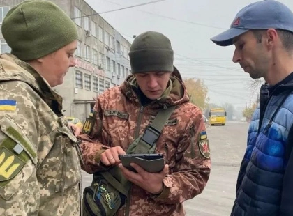 Українці пов'язали роботу ТЦК із браком демократії — подробиці