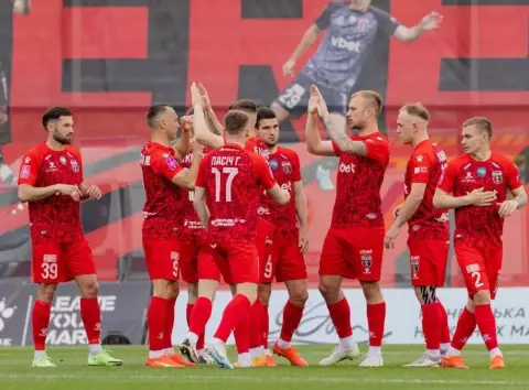 Верес врятувався в останні хвилини: Верес і ЛНЗ завершили сезон бойовою нічиєю