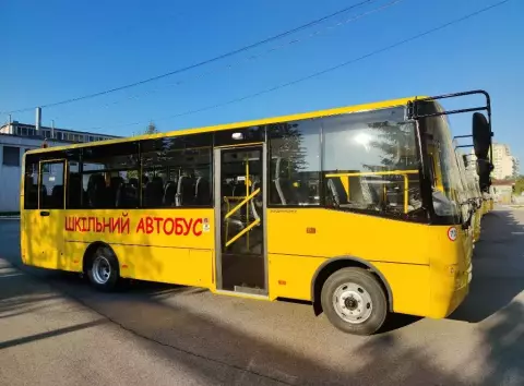 Волинські громади отримали 31 новий шкільний автобус: що відомо