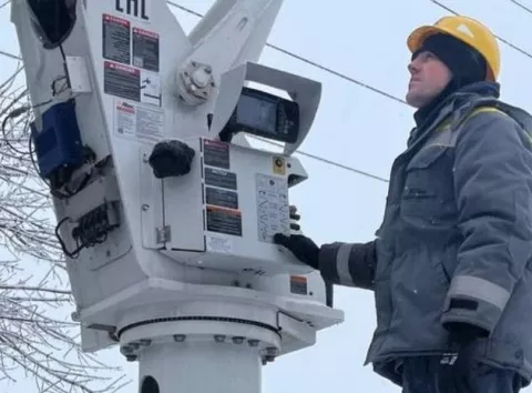 РФ атакувала лінію між АЕС і Києвом: під час відновлення обстріляли енергетиків, — монітори