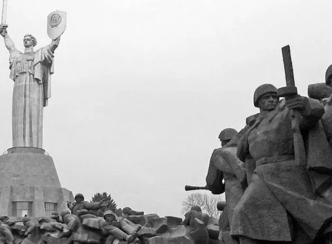 Обстріл 'Батьківщини-Матері': росіяни пошкодили меморіал у Києві (фото)