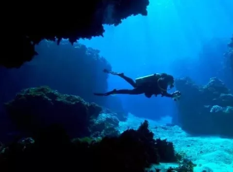 Розгадана таємниця найглибшої точки Атлантичного океану: як утворилася гігантська прірва