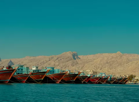 Персидський залив цікавить не лише Трампа: у відео білі сфери, що ніби порушують закони фізики