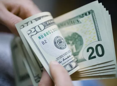 Курс валют в Україні: що чекає долар і євро з понеділка