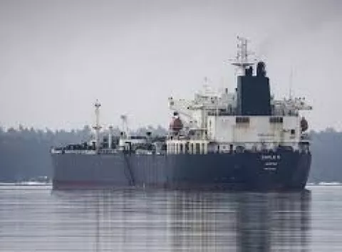 «Не втік»: військові США перехопили тіньовий танкер після короткої погоні