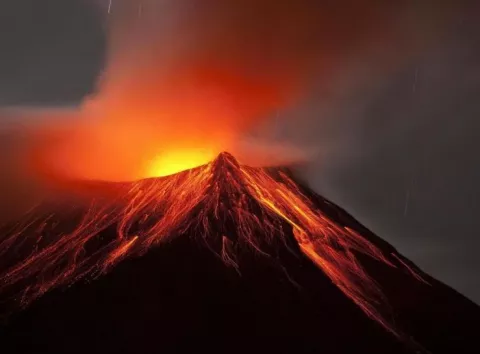 «Вулкан-убивця»: один із найнебезпечніших вулканів Америки готується до виверження